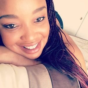 Meet your Posher, Adrianne